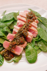 Grilled tuna with spinach and salsa