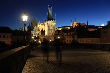 Fototapeta premium Dusk on Charles Bridge, Prague, looking west.