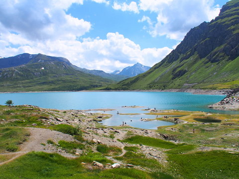 lac du mont cenis dans les alpes