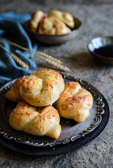 Cheesy knots with black cumin