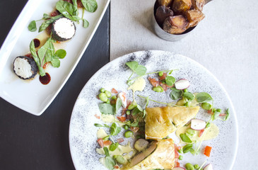 Minimal Dishes in a Restaurant