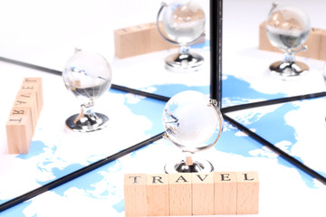 鏡に映る地球儀