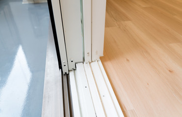 マンション・2重サッシ・レール