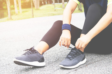 Naklejka premium woman prepare to exercise in park
