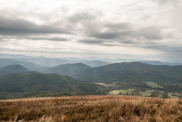 Obraz premium view from Tarnica hill in autumn Bieszczady mountains in Poland