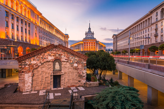 Fototapeta The Church of St Petka of the Saddlers - a medieval Bulgarian Orthodox church and an architectural ensemble of three Socialist Classicism edifices in central Sofia, the capital of Bulgaria