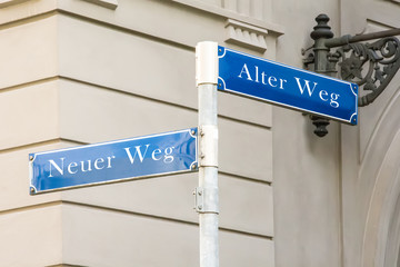 Obraz premium Schild 323 - Neuer Weg