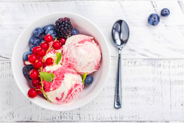 Raspberry and vanilla ice cream