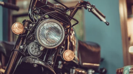 Foto op Plexiglas Vintage koplamp motorfiets © Aris Suwanmalee