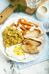 Fried turkey with lentils, egg and baby carrot