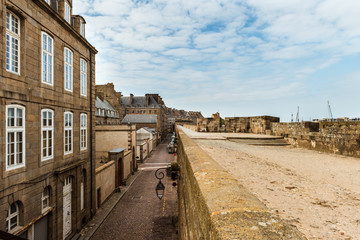 Fototapeta na wymiar city wall houses of St. Malo Brittany, France