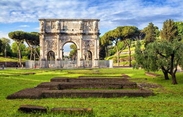 Obraz premium Arch of Constantine. Triumphal arch in Rome, Italy. North side, from the Colosseum.