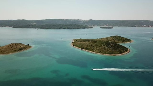 Vista aerea dell&rsquo;isola a forma di cuore, Croazia, isola degli innamorati, Otok Galesnnjak, isolotto, scoglio. Chiamato anche otok za Zaljubljene, isola dell&rsquo;amore. Comune di Torrette