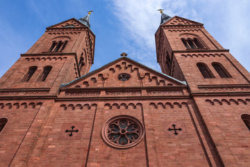 Fototapeta na wymiar Die St. Marcellinus und Petrus-Kirche in Seligenstadt