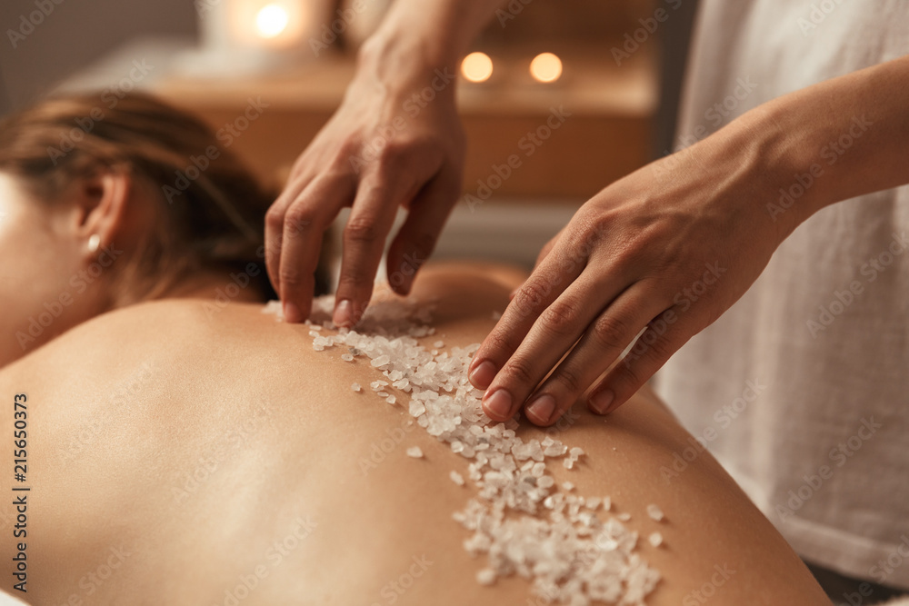 Poster Beautiful woman having exfoliation treatment