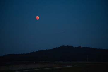 Blutmond über der Bussen