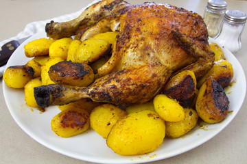 poulet rôti et pommes de terre