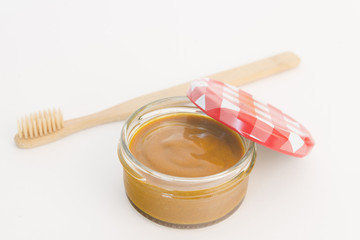 tooth brush eco friendly (coconut oil and curcuma)