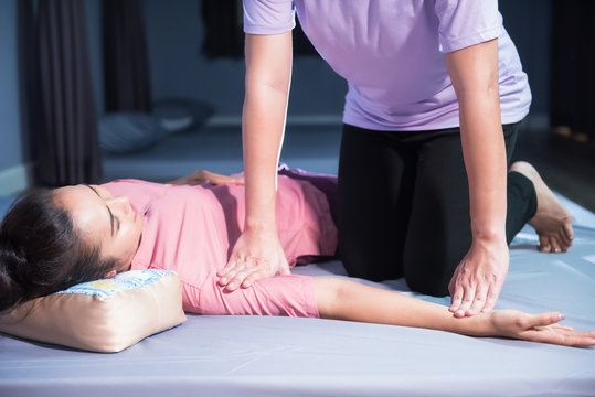 Thai Arm And Hand Massage In Spa