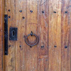 Fototapeta premium vintage wooden door with metallic handle closeup
