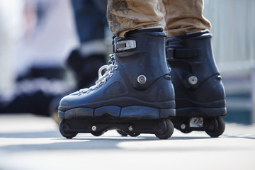 Aggressive inline skates for extreme skating in park