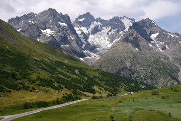 Fototapeta premium La Meije (alt 3983 m) et le Glacier du Lautaret vu du Col du Lautaret
