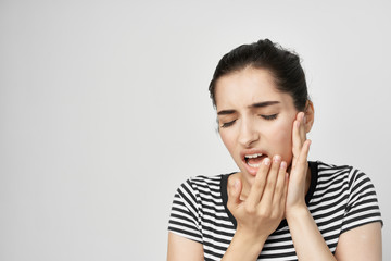 woman toothache treatment
