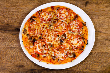 Mushroom pizza with cheese