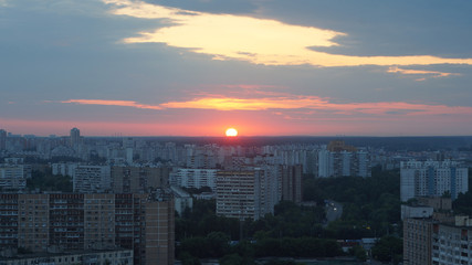 Obraz premium Sunset sun over the sleeping