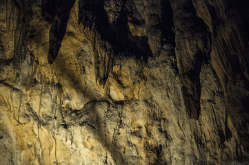 Croazia, 26/06/2018: rocce, stalattiti e stalagmiti nelle Grotte di Barać, registrate per la prima volta nel 1699, vicino al villaggio di Nova Kršlja, nella zona dei laghi di Plitvice