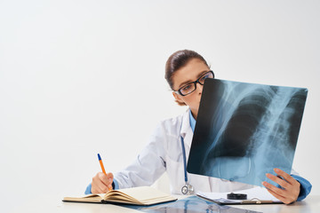 Obraz na płótnie Canvas doctor with x-ray clinic