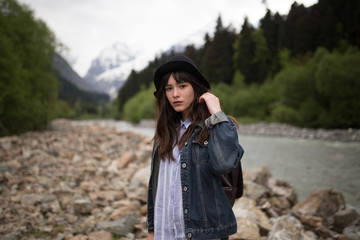 Naklejka premium Girl on vacation in Canada and Alaska standing on a viewpoint and watching the landscape of beautiful desert, lake, mountains during end of the tourist season in autumn