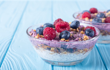 Chia yogurt with granola