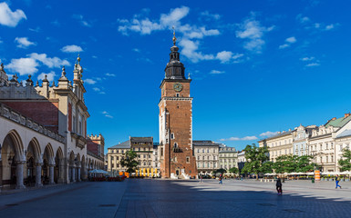 Krakau – Rathausturm und Tuchhallen am Morgen