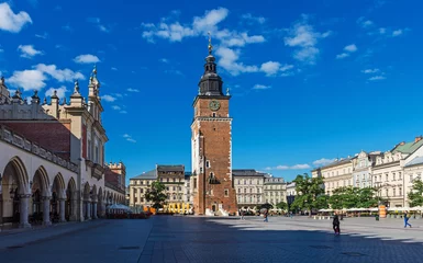 Photo sur Plexiglas Cracovie Krakau – Rathausturm und Tuchhallen am Morgen