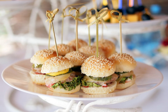 mini hamburger canapes