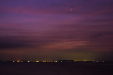Fototapeta na wymiar 朝焼けの東の空の水星と月と金星