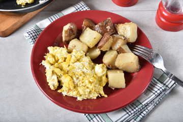 Scrambled eggs and fried potatoes