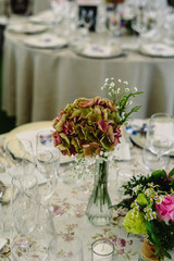 Decoration of the centerpieces of a wedding with the cutlery and vintage details.