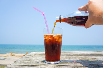 Coke drinking on the beach　ビーチで飲むコーラ - obrazy, fototapety, plakaty