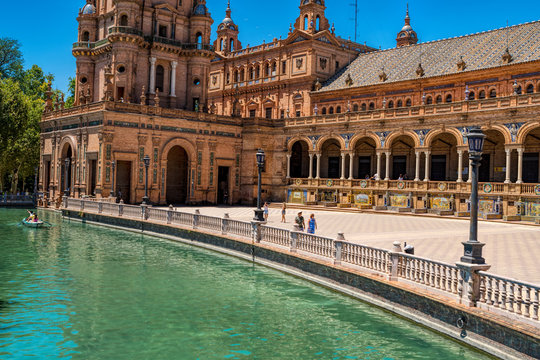 Plaza de Espana square designed by Anibal Gonzalez  in Art Deco and Neo-Mudejar style.