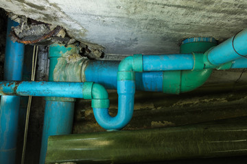 Sewer in the  pipes of condominium ,No standard,No good  design ,Causing water leakage