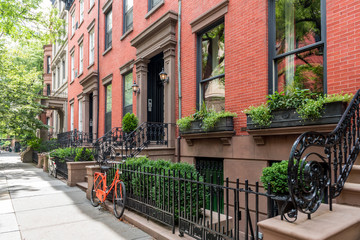 Fototapeta na wymiar Two bicycles in front of a brownstone building in neighborhood of Brooklyn Heights, New York