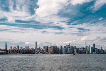Fototapeta premium Manhattan Midtown skyline widok na East River, Nowy Jork, USA