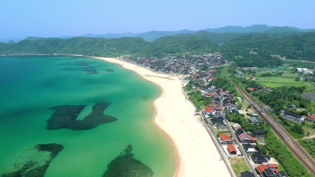 ドローン空撮 夏のビーチ 前進