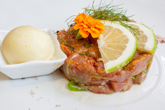 tartare de thon rouge et boule de sorbet au citron 