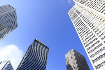 Fototapeta na wymiar tokyo buildings and blue sky