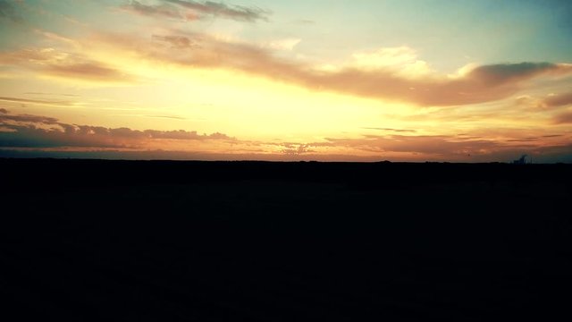 abendhimmel und schwalben