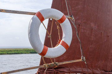 Rettungsring auf Segelschiff