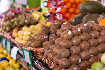ripe kiwi in wicker baskets on counter market
